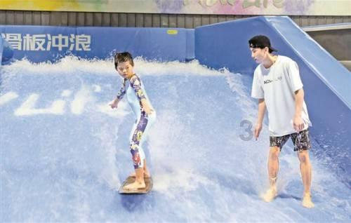 吴彦祖为老婆庆生，他们之间的感情如何？